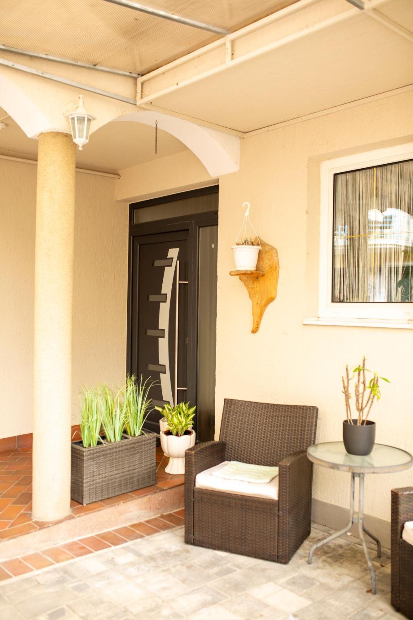 Huerkecz Apartmanhaz Heviz Exterior photo