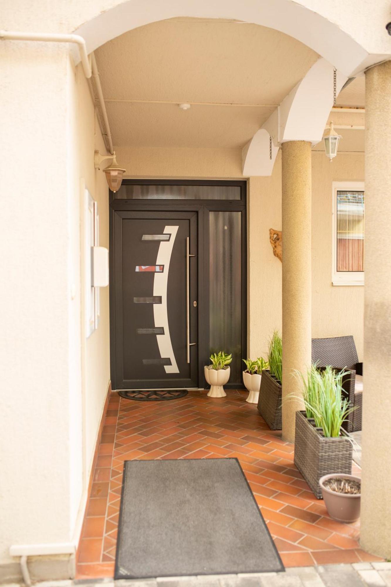 Huerkecz Apartmanhaz Heviz Exterior photo