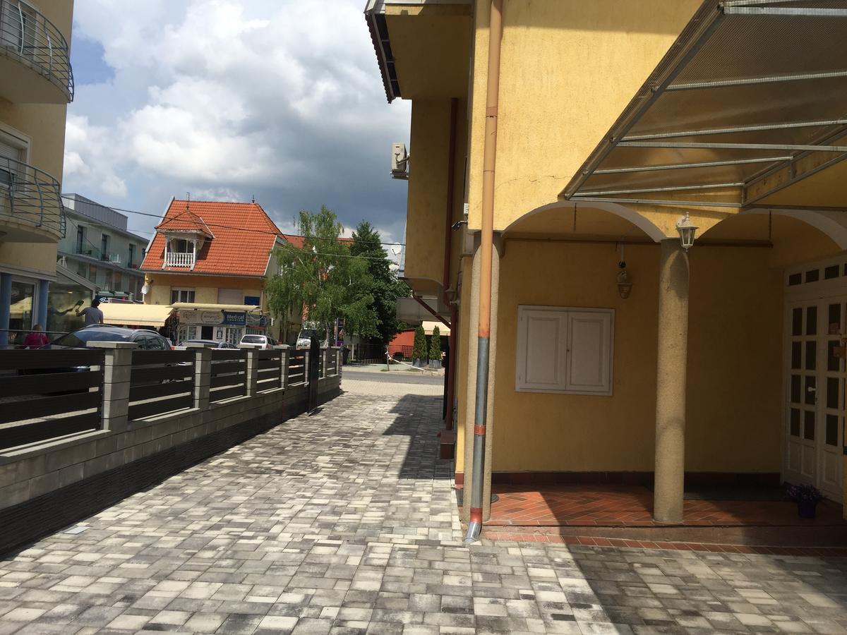 Huerkecz Apartmanhaz Heviz Exterior photo